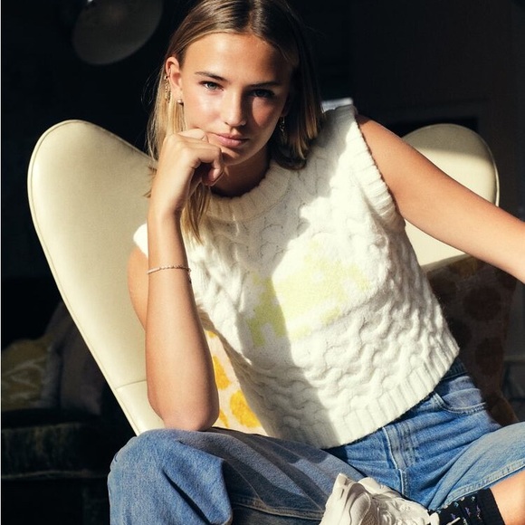 Zara Women's Space Invaders Taito Sweater Knit Short Vest - Picture 3 of 11